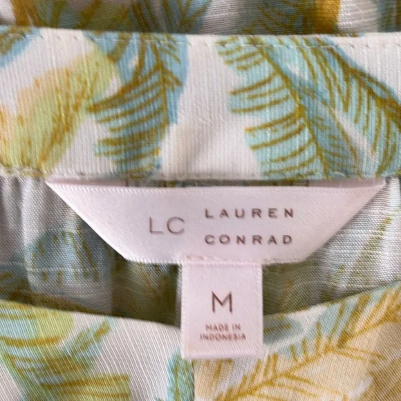 4 Beautiful Lauren Conrad Tops - Picture 2 of 4